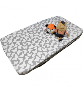 Detská bavlnená plachta do postieľky na gumu 120x60 cm vzor motýle