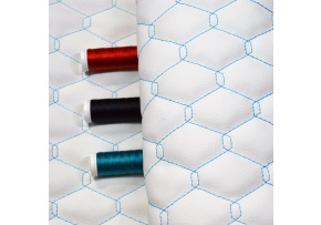 Ekokoža GEO farba biela prešívaná tyrkysovou niťou, metráž 145 cm Ekokoža GEO farba biela prešívaná tyrkysovou niťou, metráž 145 cm