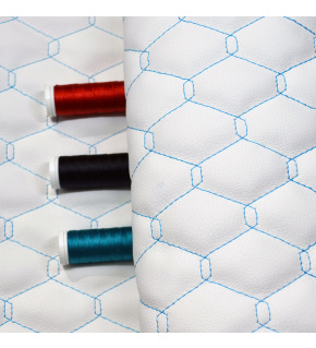 Ekokoža GEO farba biela prešívaná tyrkysovou niťou, metráž 145 cm Ekokoža GEO farba biela prešívaná tyrkysovou niťou, metráž 145 cm