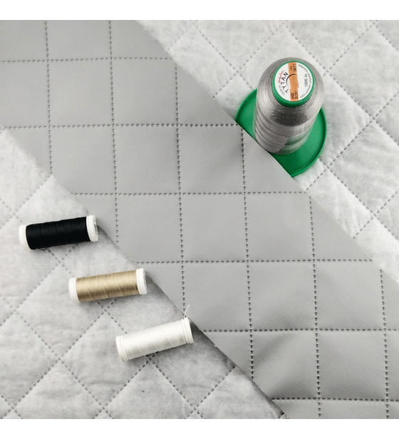 Ekokůže barva sv. šedá prošívaná ultrazvukem  1,45 m x 0,3 m